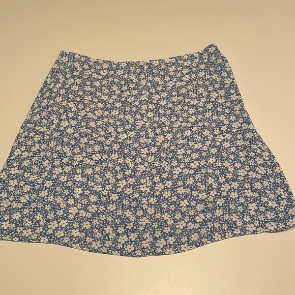 Reformation Size 8 Blue White Floral Mini Skirt - Picture 6 of 10